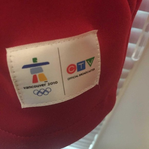2010 Vancouver OLYMPIC GAMES WOMENS RED JACKET SZ SMALL - BELIEVE - CTV - Picture 4 of 4